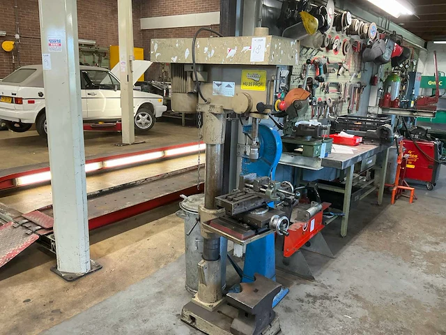 Huvema hu25 profi kolomboormachine met kruistafel - afbeelding 1 van  7