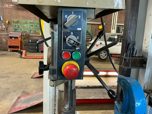 Huvema hu25 profi kolomboormachine met kruistafel - afbeelding 5 van  7