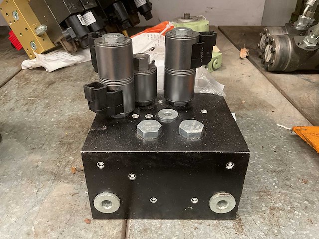 Hydraulic manifold - afbeelding 2 van  4