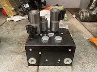 Hydraulic manifold - afbeelding 2 van  4