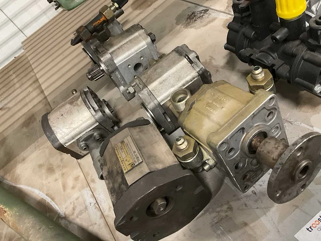 Hydraulic pump (6x) - afbeelding 1 van  4