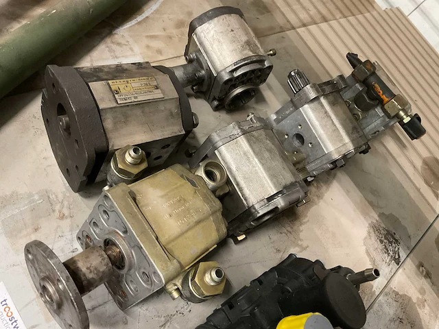 Hydraulic pump (6x) - afbeelding 2 van  4