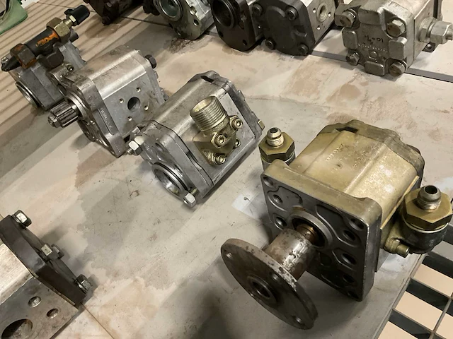 Hydraulic pump (6x) - afbeelding 3 van  4