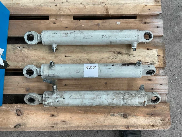 Hydrauliek cilinder (3x) - afbeelding 1 van  3