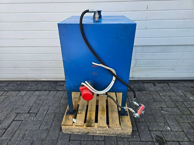 Hydrauliek tank - afbeelding 1 van  4