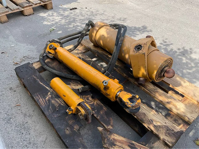 Hydrauliekcilinders (3x) - afbeelding 4 van  7