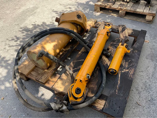 Hydrauliekcilinders (3x) - afbeelding 5 van  7