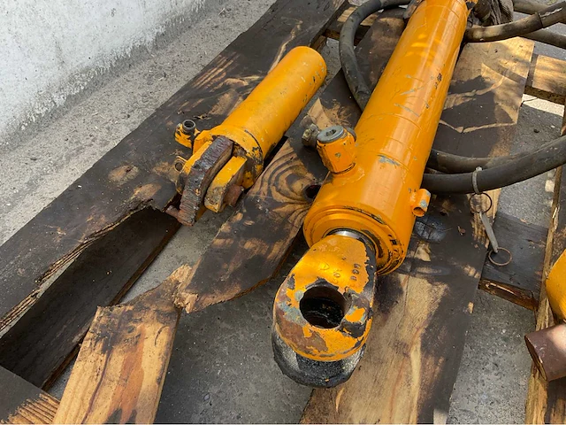 Hydrauliekcilinders (3x) - afbeelding 7 van  7
