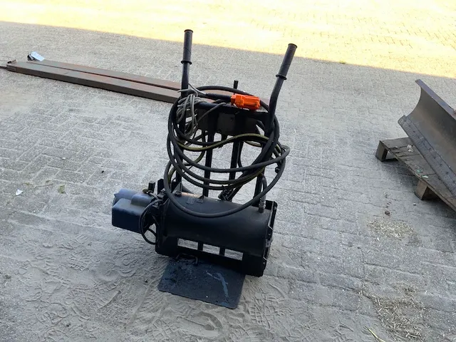 Hydrauliekpomp 12volt - afbeelding 1 van  9