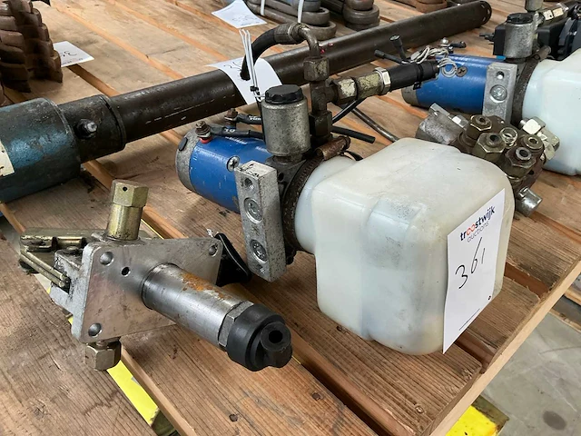 Hydrauliekpomp unit - afbeelding 1 van  4