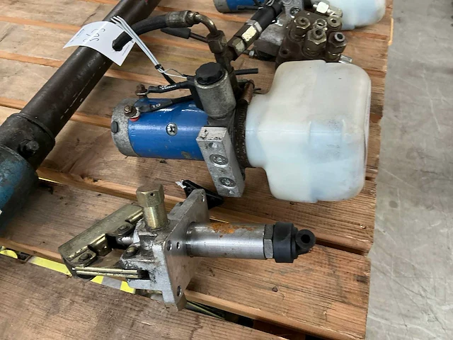 Hydrauliekpomp unit - afbeelding 2 van  4
