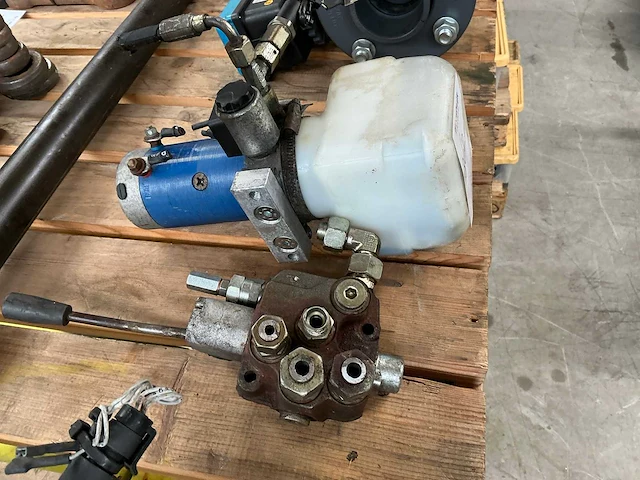 Hydrauliekpomp unit - afbeelding 1 van  6