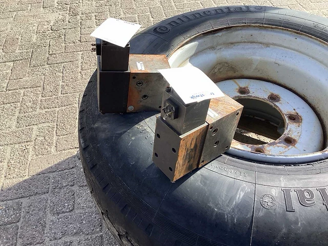Hydraulisch ventiel blok (2x) - afbeelding 1 van  6