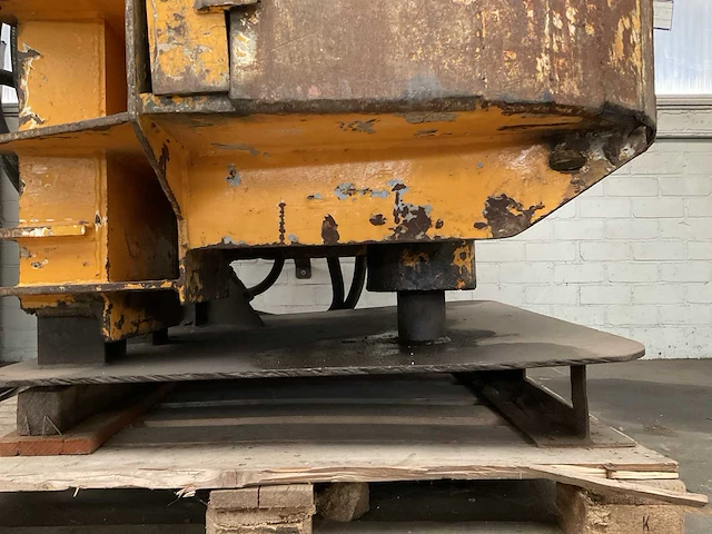 Hydraulische boorkop op statief - afbeelding 7 van  8