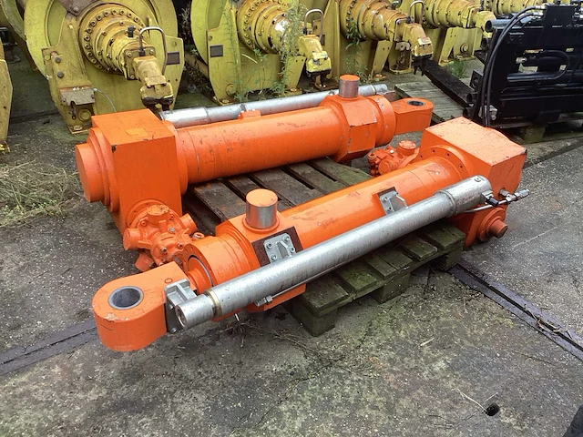 Hydraulische cilinder (2x) - afbeelding 1 van  4