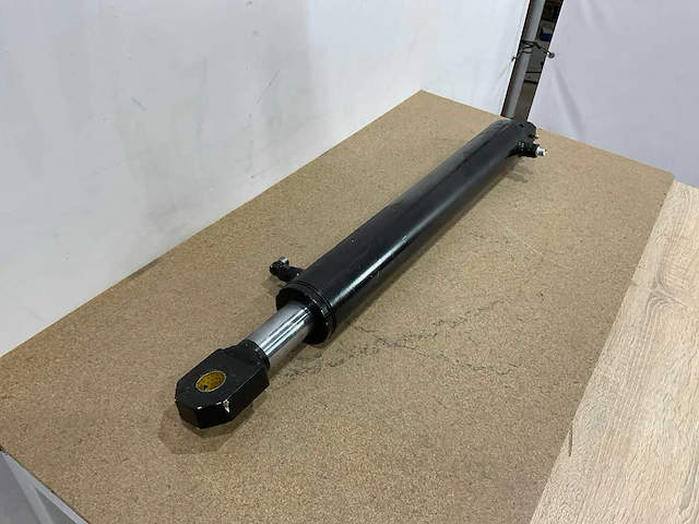 Hydraulische cilinder 88 cm - afbeelding 1 van  8