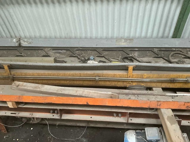 Hydraulische en magnetische transportband - afbeelding 12 van  16