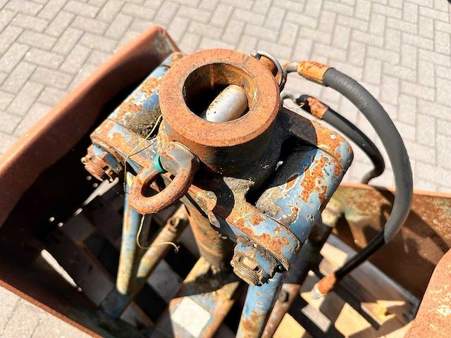 Hydraulische graafbak schalenknijper voor hijskraan - 400ltr zonder rotator - hijs- en heftechniek - afbeelding 4 van  4