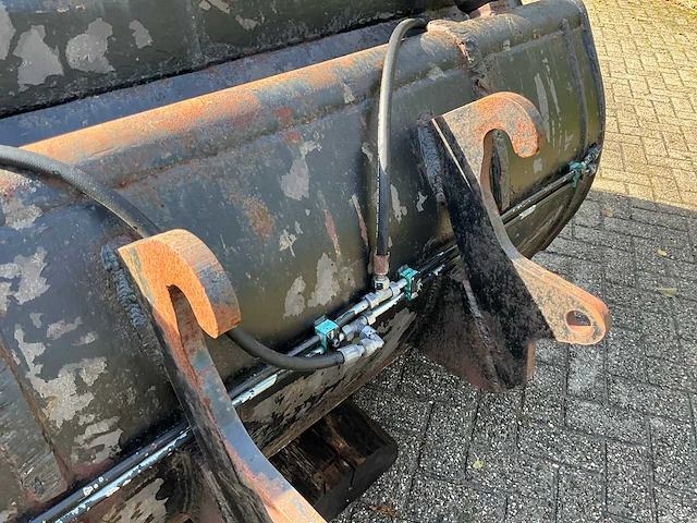 Hydraulische hoogkiepbak - afbeelding 4 van  15