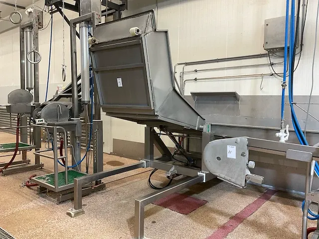 Hydraulische kantelbak voor maag/darmpakket (c) - afbeelding 1 van  5