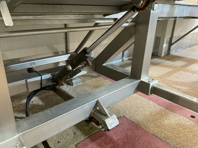 Hydraulische kantelbak voor maag/darmpakket (c) - afbeelding 4 van  5