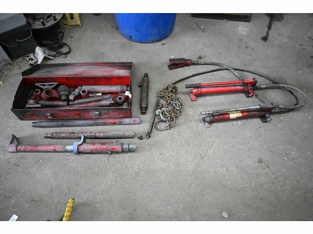 Hydraulische pers inclusief diverse accessoires (2x) - afbeelding 1 van  4