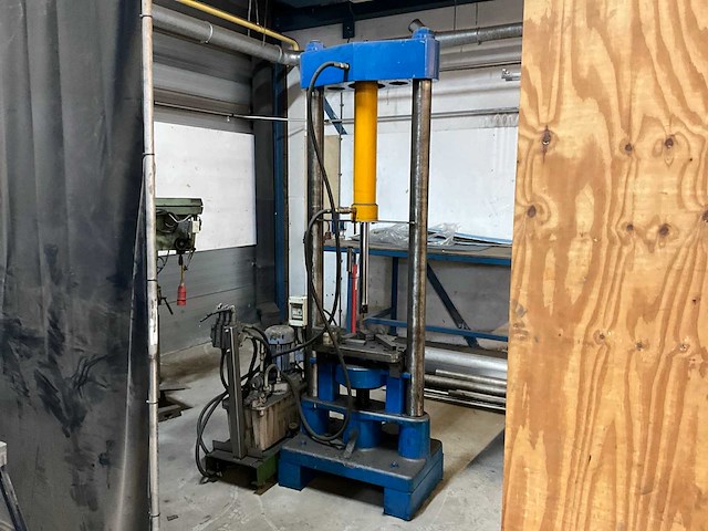 Hydraulische pers - afbeelding 1 van  11