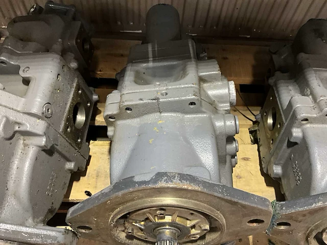 Hydraulische pomp (4x) - afbeelding 5 van  10