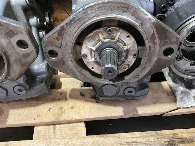 Hydraulische pomp (4x) - afbeelding 8 van  10