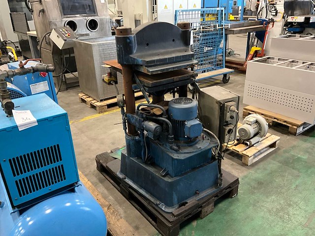 Hydraulische rubberpers - afbeelding 9 van  15