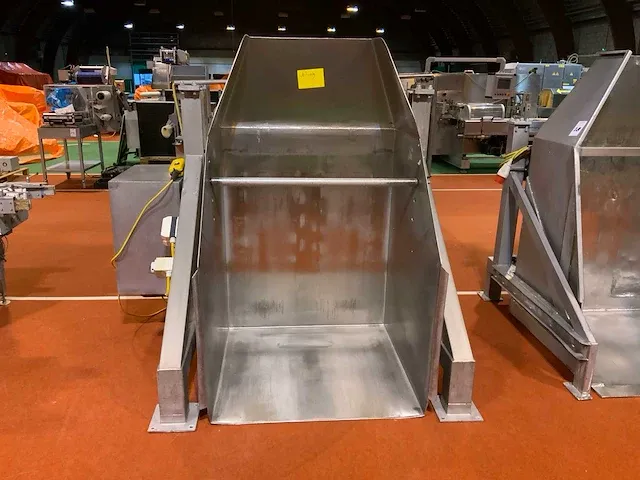 Hydraulische rvs bakken kantelaar - afbeelding 3 van  5