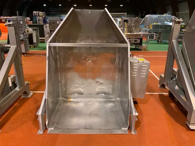 Hydraulische rvs bakken kantelaar - afbeelding 2 van  6