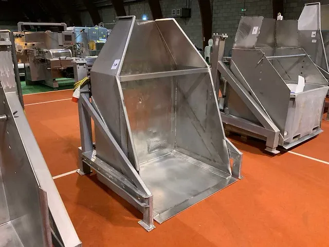 Hydraulische rvs bakken kantelaar - afbeelding 3 van  6