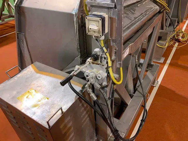 Hydraulische rvs bakken kantelaar - afbeelding 6 van  6