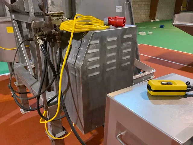 Hydraulische rvs bakken kantelaar - afbeelding 5 van  6