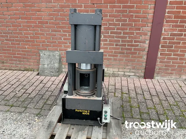 Hydraulische slangen krimpmachine - afbeelding 2 van  7