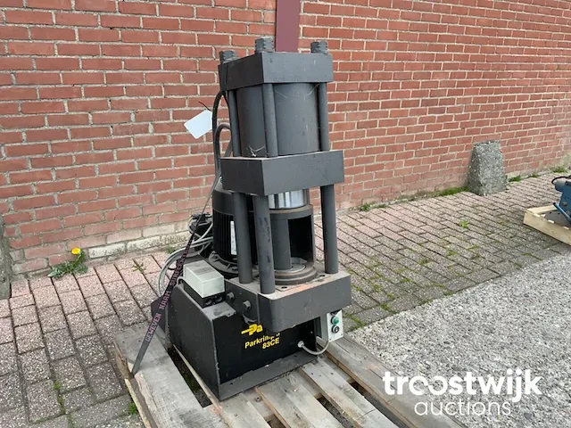 Hydraulische slangen krimpmachine - afbeelding 3 van  7