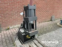 Hydraulische slangen krimpmachine - afbeelding 3 van  7