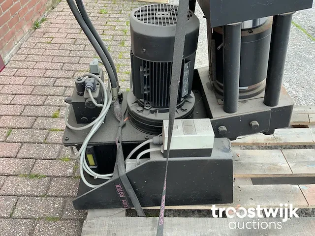 Hydraulische slangen krimpmachine - afbeelding 5 van  7