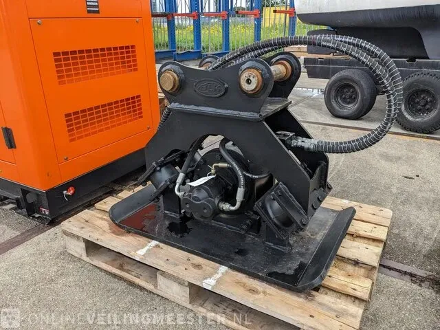 Hydraulische trilblok blk 04, zwart, bouwjaar 2023 - afbeelding 1 van  10