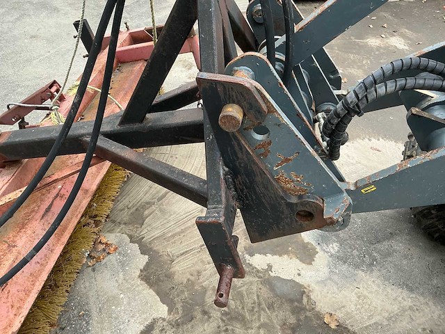Hydraulische veegborstel - afbeelding 8 van  18