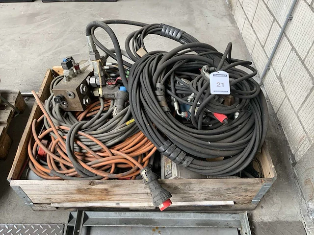 Hydraulische ventielblok en diversen - afbeelding 1 van  3
