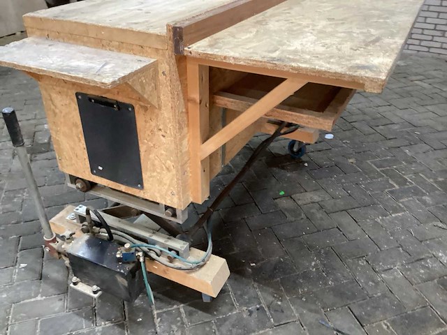 Hydraulische werktafel met interne stekkerdoos - afbeelding 6 van  12