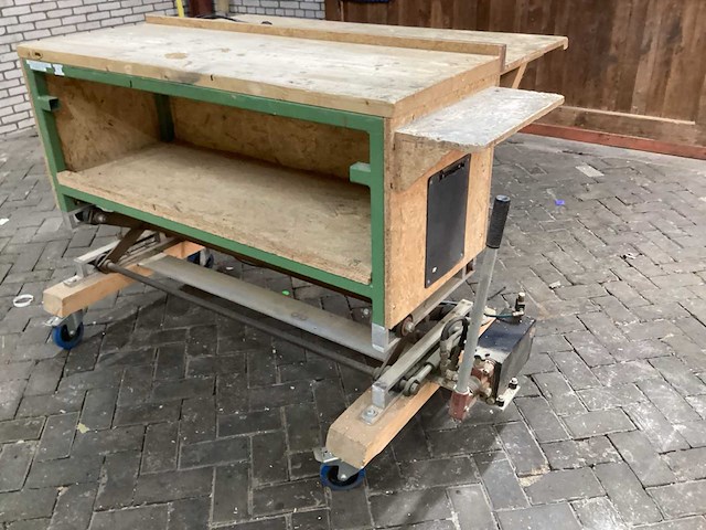 Hydraulische werktafel met interne stekkerdoos - afbeelding 8 van  12