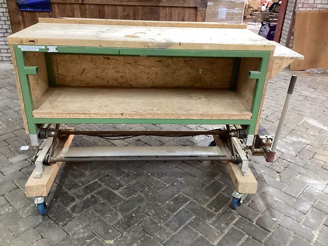 Hydraulische werktafel met interne stekkerdoos - afbeelding 9 van  12