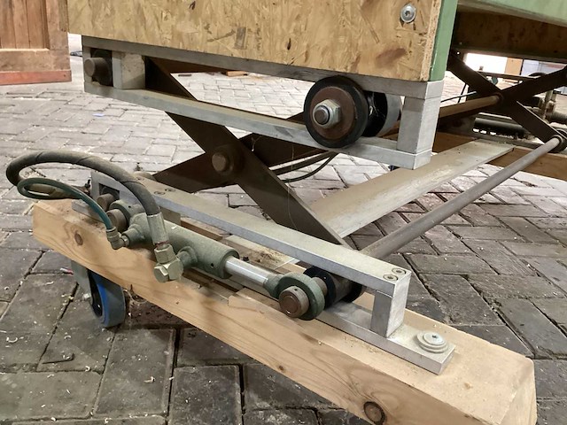 Hydraulische werktafel met interne stekkerdoos - afbeelding 11 van  12