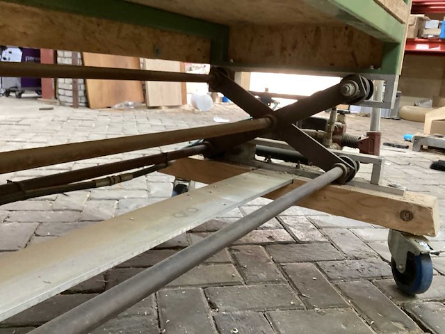 Hydraulische werktafel met interne stekkerdoos - afbeelding 12 van  12