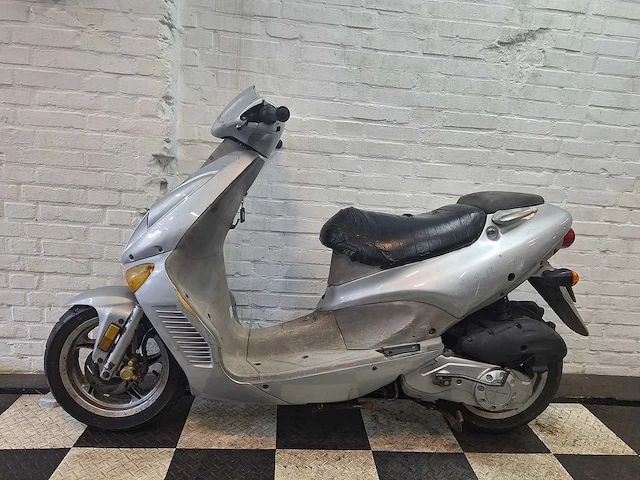 Hyosung sf50 45 km bromscooter 2takt - afbeelding 1 van  7