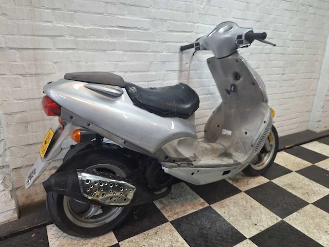 Hyosung sf50 45 km bromscooter 2takt - afbeelding 5 van  7