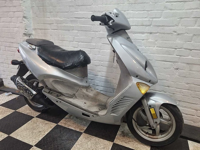 Hyosung sf50 45 km bromscooter 2takt - afbeelding 7 van  7
